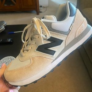 SOLD- Womens 574 new balances